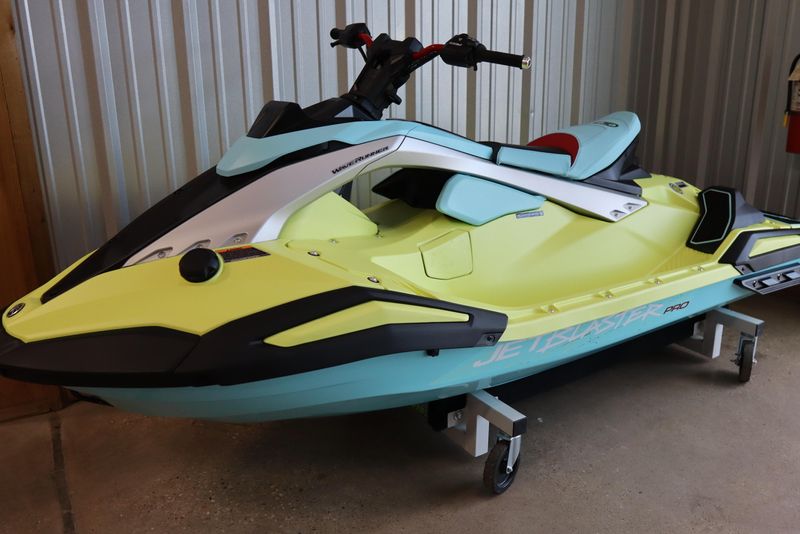 2025 YAMAHA JETBLASTER PRO 3UP LUNAR YELLOW AND MINT 