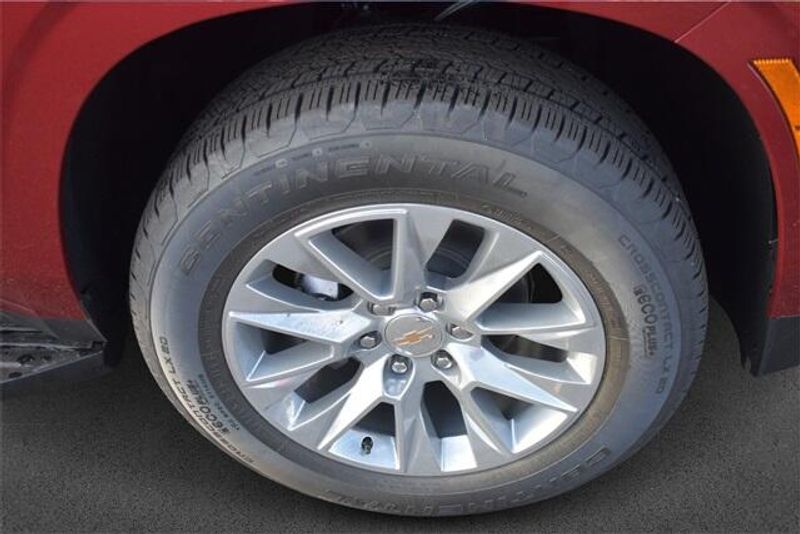 New 2026 Chevrolet Suburban PremierImage 11