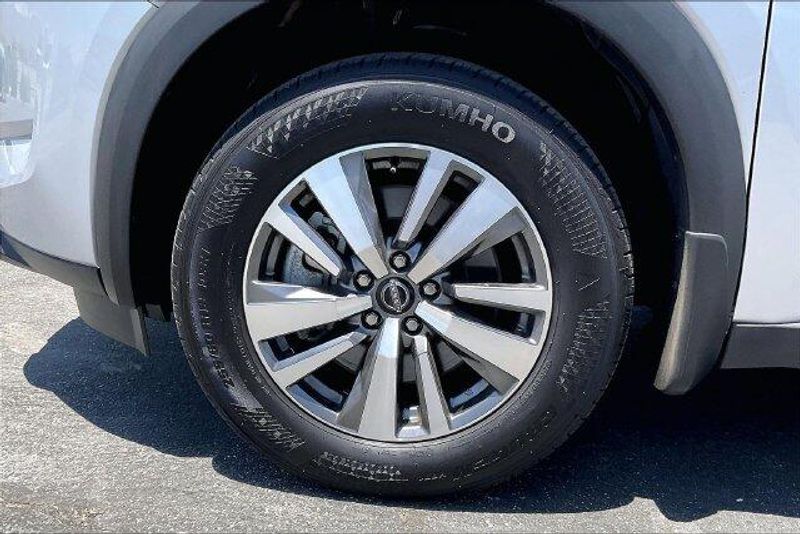 Used 2025 Nissan Pathfinder SLImage 8