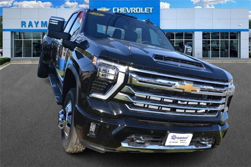 2025 Chevrolet Silverado 3500HD High CountryImage 10