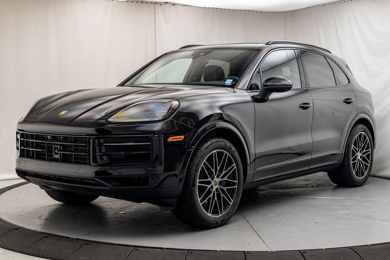 2024 Porsche Cayenne BaseImage 1