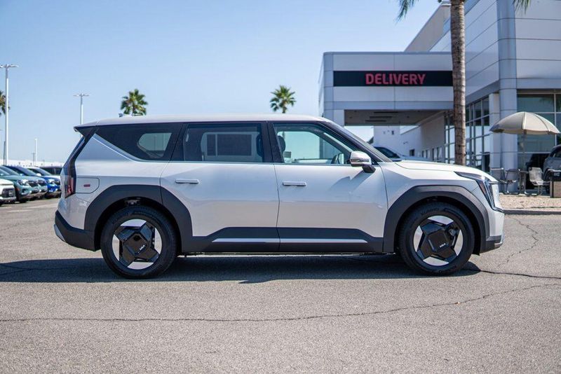 New 2026 Kia EV9 LightImage 8
