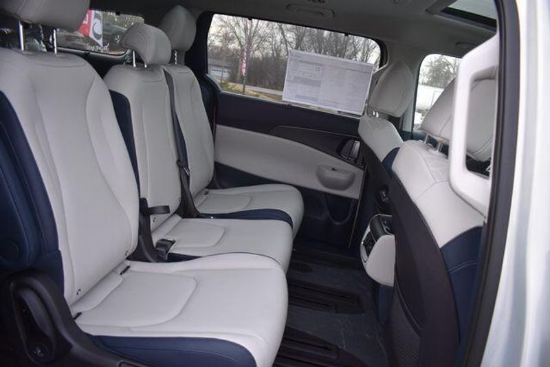 New 2026 Kia Carnival Hybrid SXImage 16