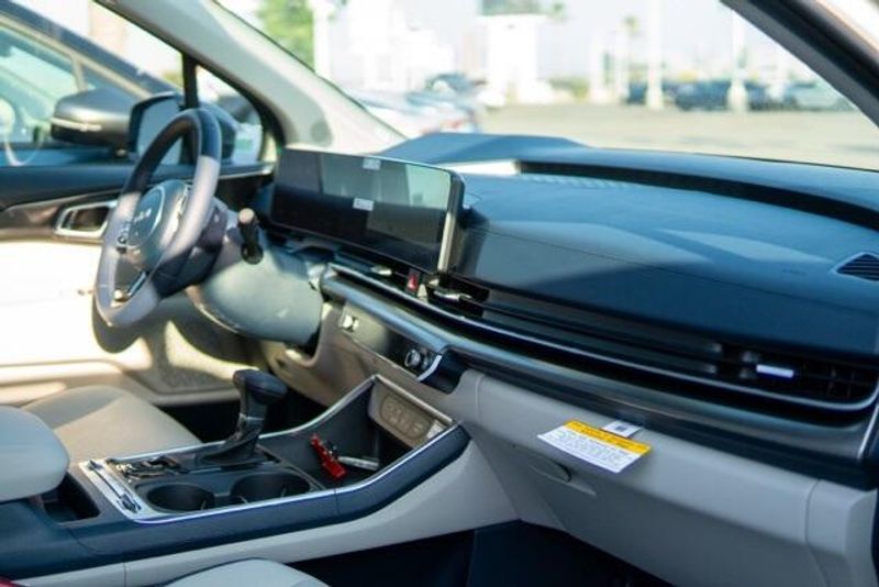 2026 Kia Carnival SXImage 13