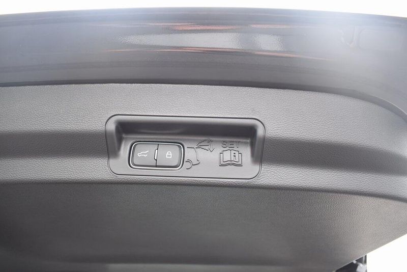 New 2025 Ford Explorer ActiveImage 7