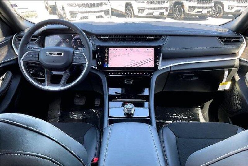 New 2027 Jeep Grand Cherokee L Laredo Altitude 4x2Image 4