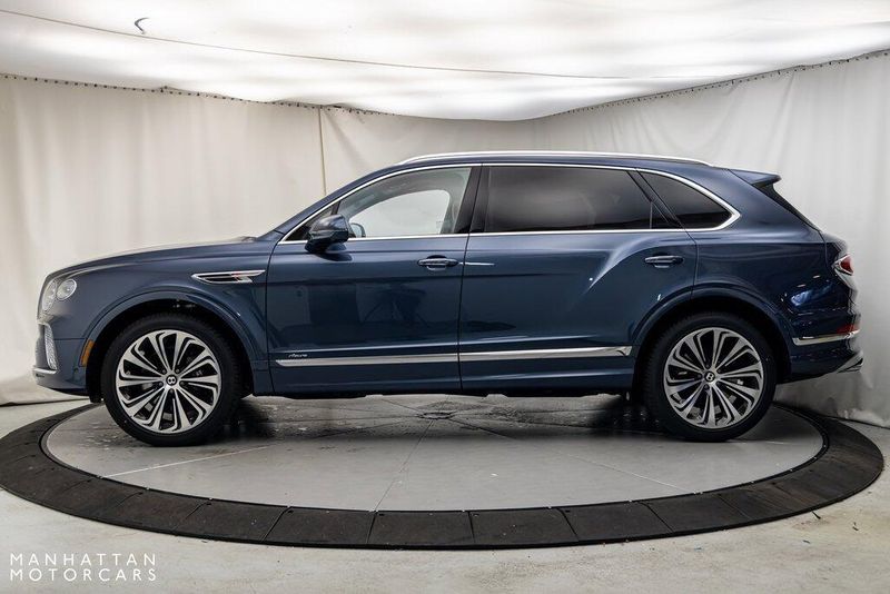 2024 Bentley Bentayga EWB V8Image 2