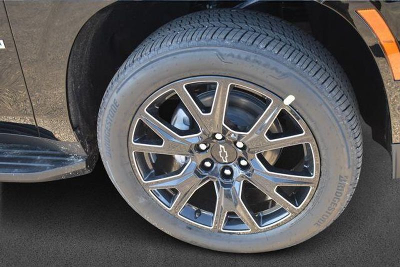 New 2026 Chevrolet Suburban PremierImage 12