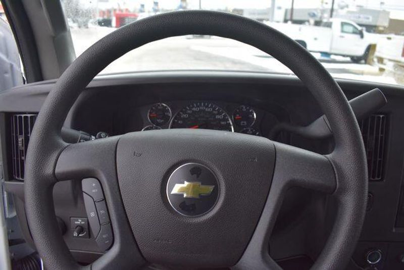 New 2025 Chevrolet Express 3500 Work VanImage 25