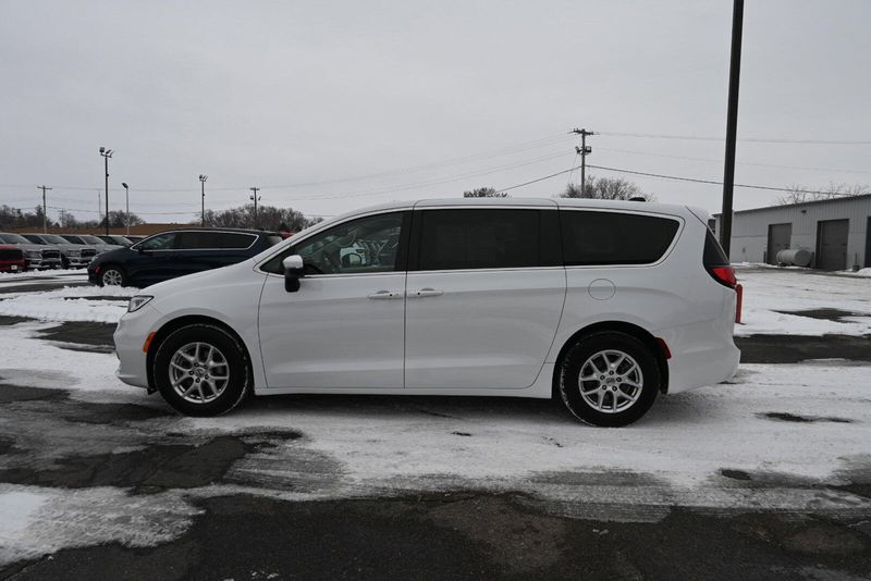 2023 Chrysler Pacifica Touring LImage 6