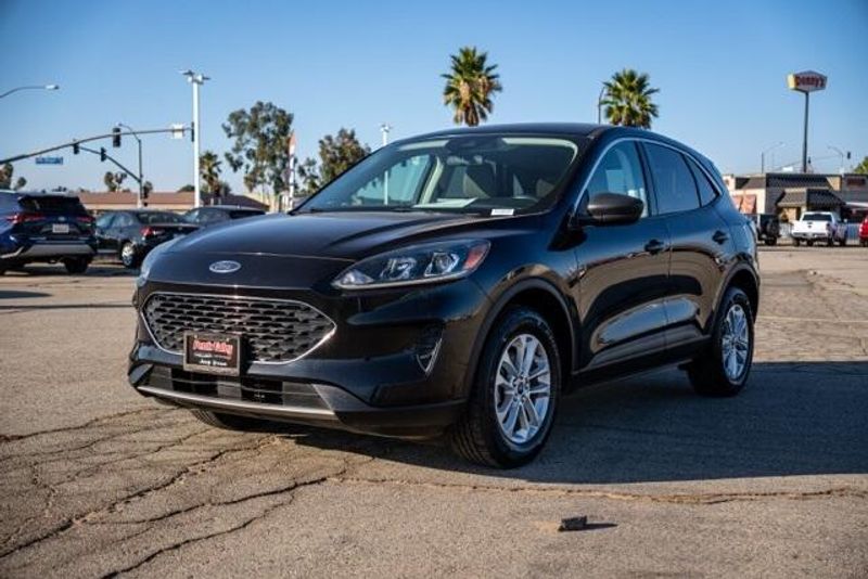 Used 2022 Ford Escape SEImage 3