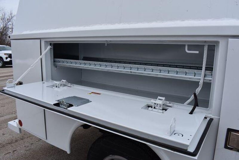 New 2025 Chevrolet Express 3500 Work VanImage 16