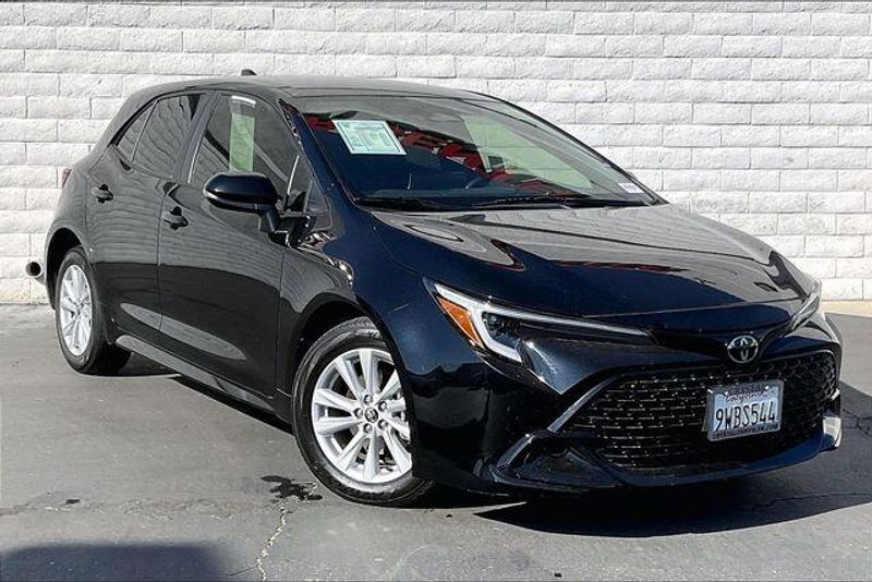 Used 2025 Toyota Corolla Hatchback SEImage 12