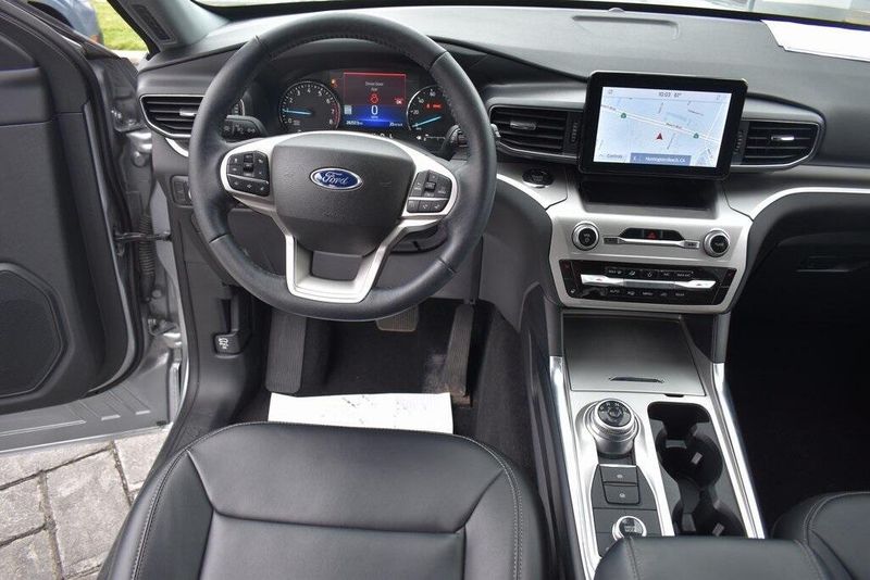 Used 2022 Ford Explorer XLTImage 17