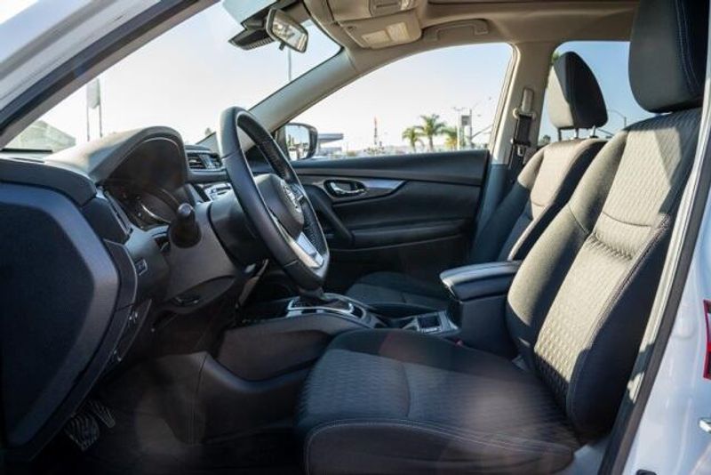 Used 2020 Nissan Rogue SVImage 12