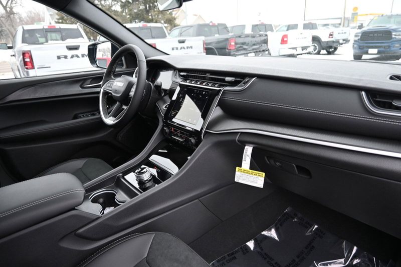 2025 Jeep Grand Cherokee Altitude XImage 20
