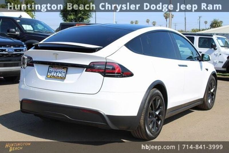 2022 Tesla Model X BaseImage 5