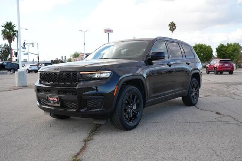 Used 2024 Jeep Grand Cherokee L AltitudeImage 3