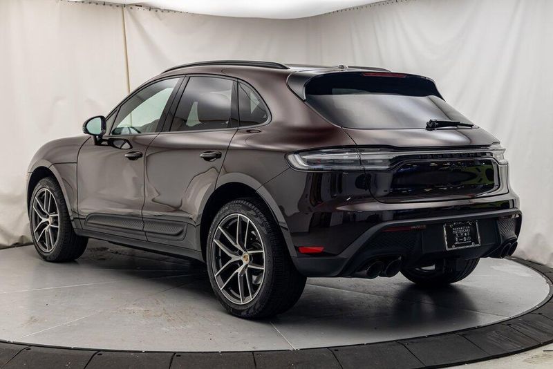 2024 Porsche Macan BaseImage 3