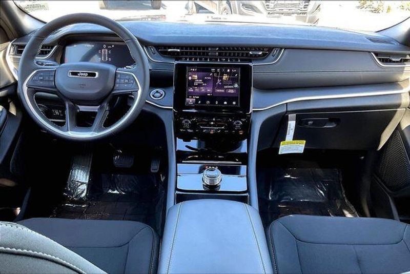 New 2026 Jeep Grand Cherokee Laredo X 4x4Image 4