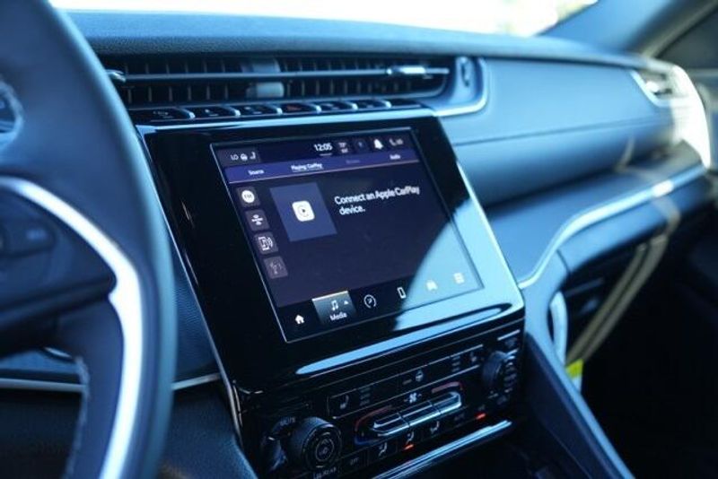 New 2025 Jeep Grand Cherokee Altitude XImage 15