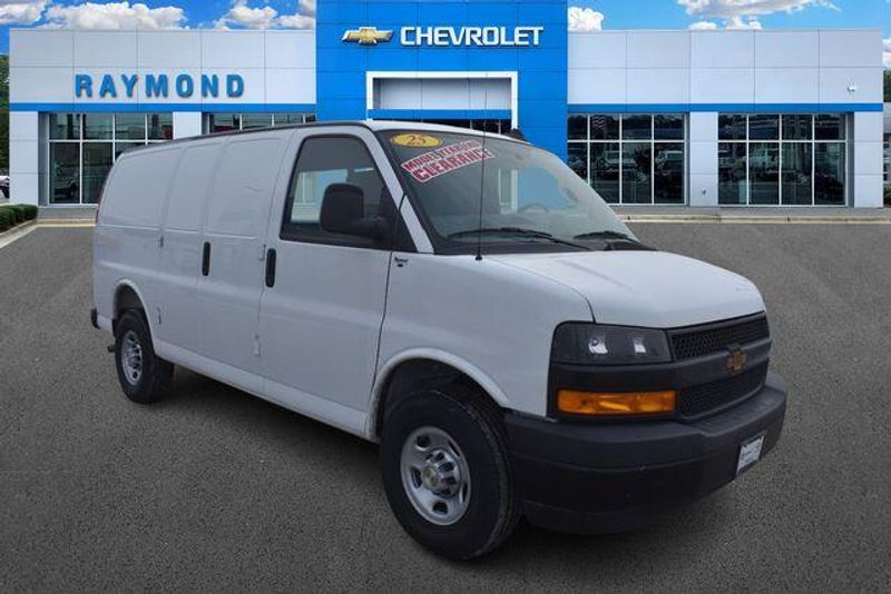 New 2025 Chevrolet Express 2500 Work VanImage 1