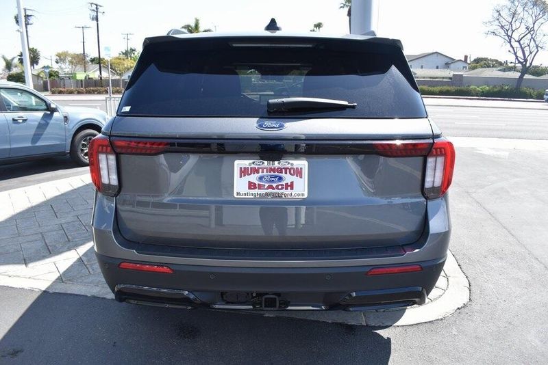 2025 Ford Explorer ST-LineImage 8