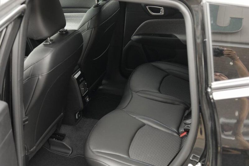 2025 Jeep Compass Latitude 4x4Image 31