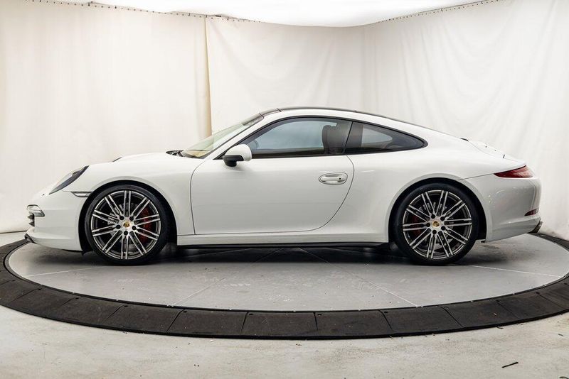 2015 Porsche 911 Carrera 4SImage 2