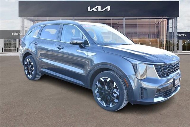 2025 Kia Sorento SXImage 10