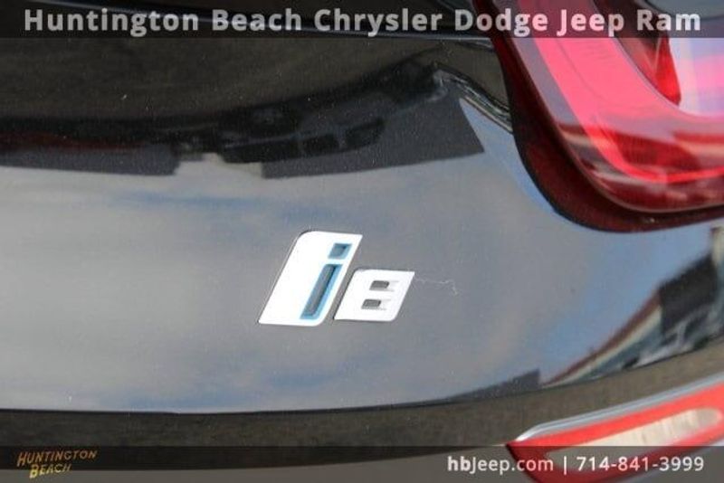 2019 BMW i8 BaseImage 6