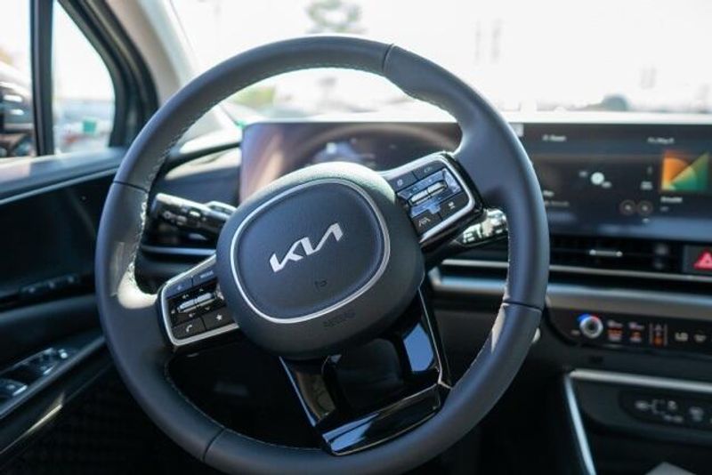 2025 Kia Carnival Hybrid SXImage 14