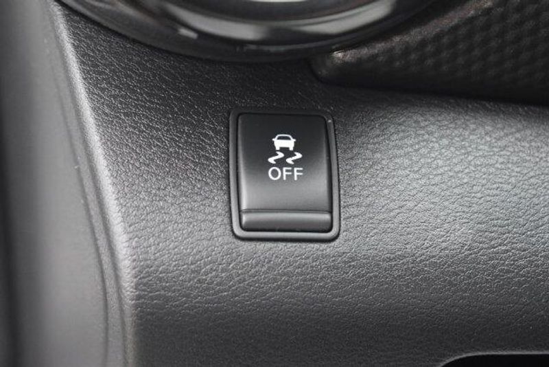 Used 2018 Nissan Kicks SVImage 22