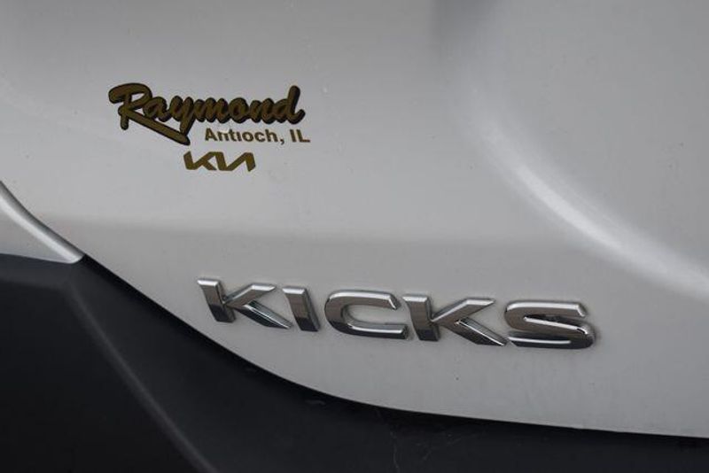 Used 2018 Nissan Kicks SVImage 15