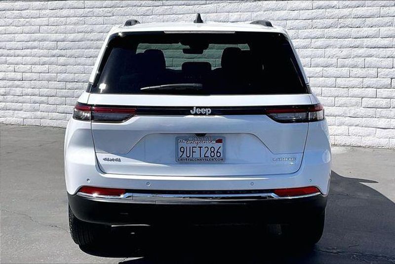 Used 2025 Jeep Grand Cherokee Laredo XImage 3