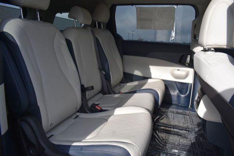 New 2026 Kia Carnival EXImage 16