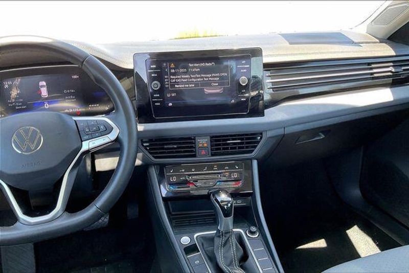 Used 2025 Volkswagen Jetta 1.5T SEImage 5