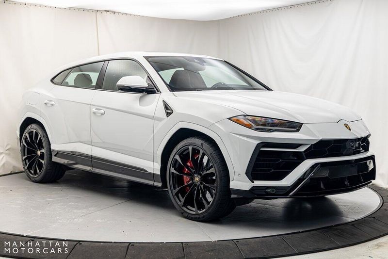 2021 Lamborghini Urus BaseImage 7