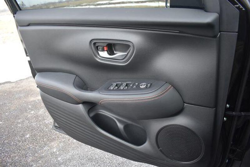 Used 2025 Honda HR-V SportImage 31