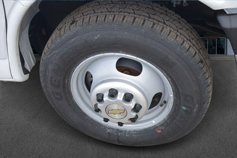 New 2025 Chevrolet Express 3500 Work VanImage 12