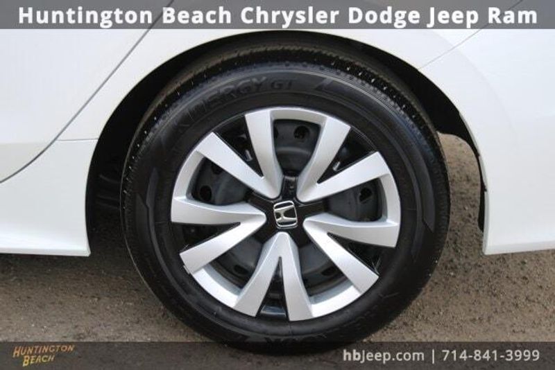 2025 Honda Civic LXImage 7