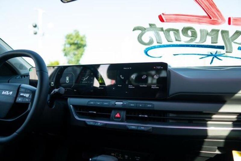 New 2025 Kia K4 EXImage 18
