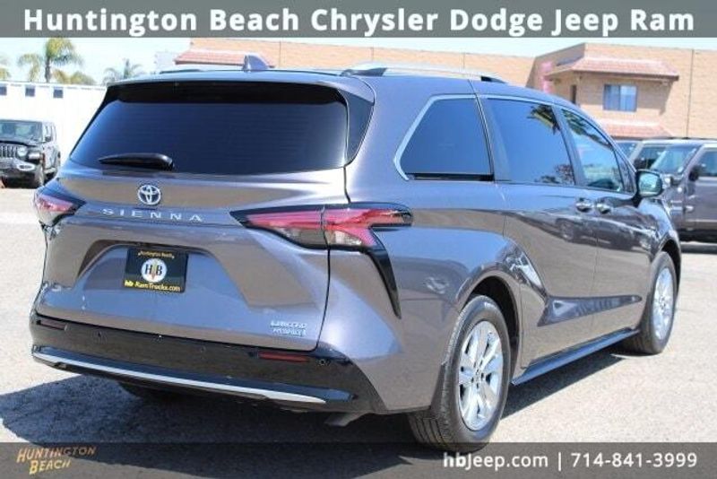 2023 Toyota Sienna LimitedImage 5
