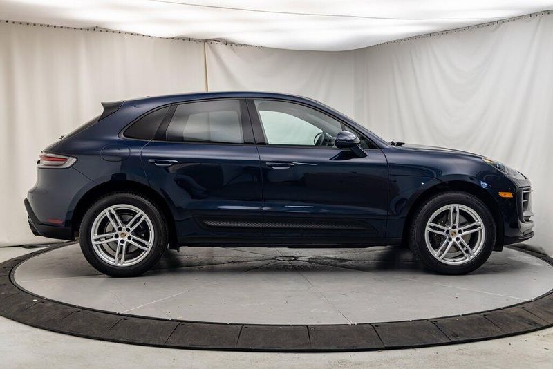 2023 Porsche Macan TImage 6