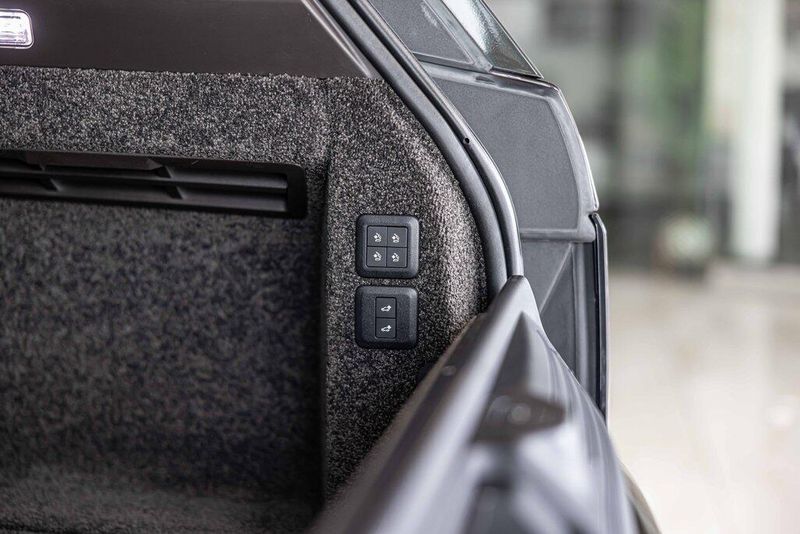 2020 Land Rover Range Rover SuperCharged photo 16