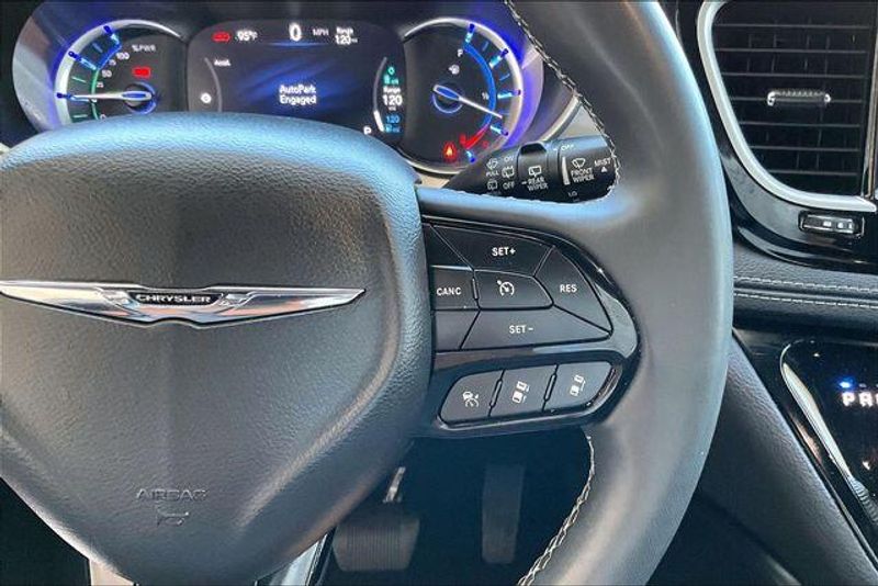 Used 2023 Chrysler Pacifica Hybrid LimitedImage 19