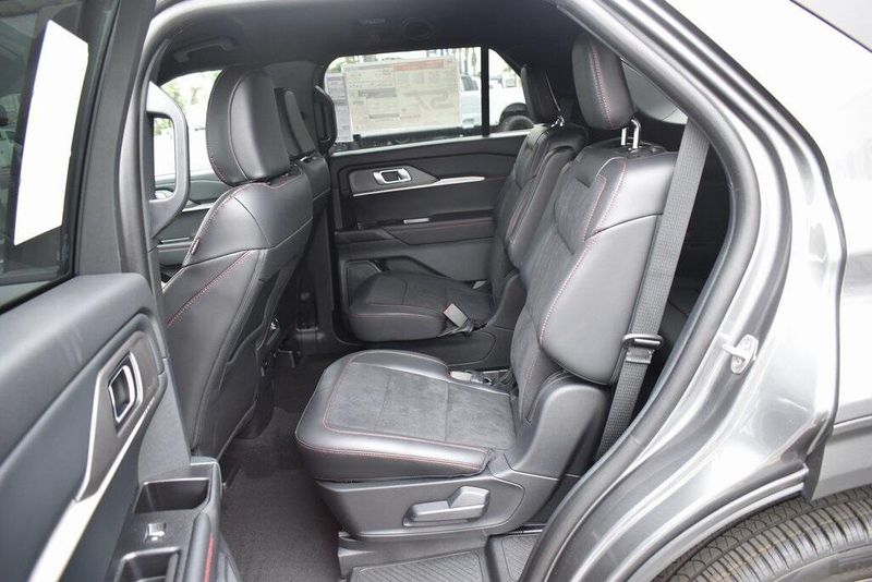 New 2025 Ford Explorer STImage 11