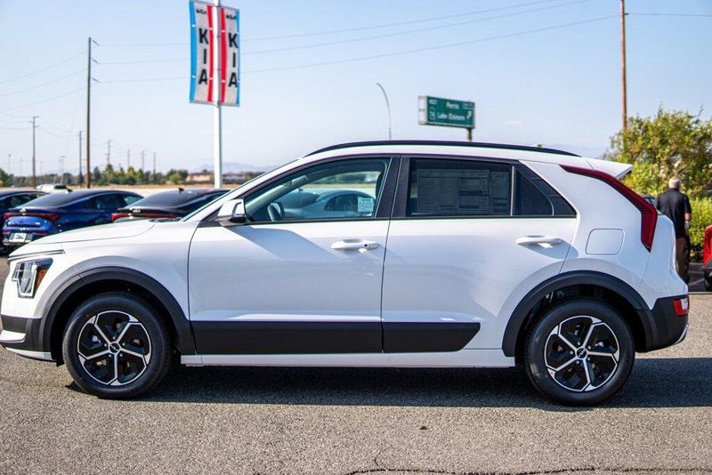 New 2026 Kia Niro LXImage 4