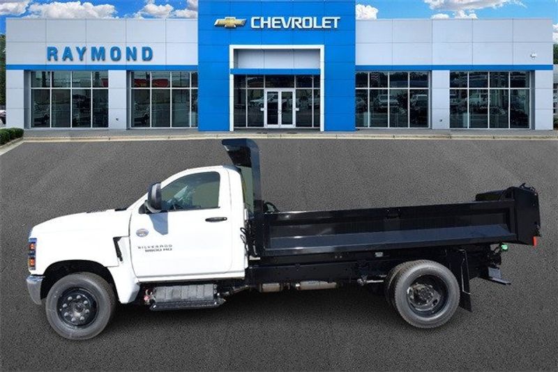 2024 Chevrolet Silverado 5500HD 1WTImage 6