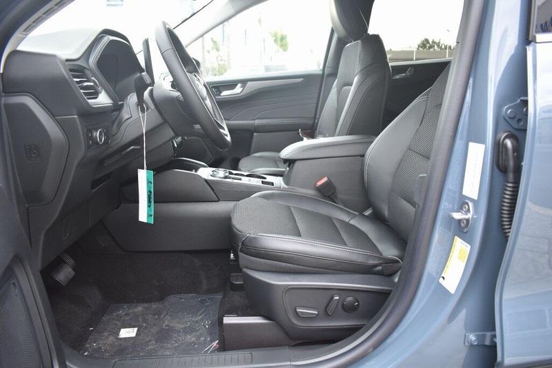 2025 Ford Escape Plug-In Hybrid BaseImage 14